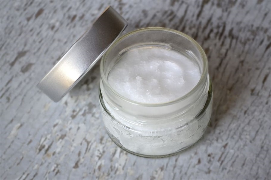 The Benefits and Ingredients of Natural Toothpaste