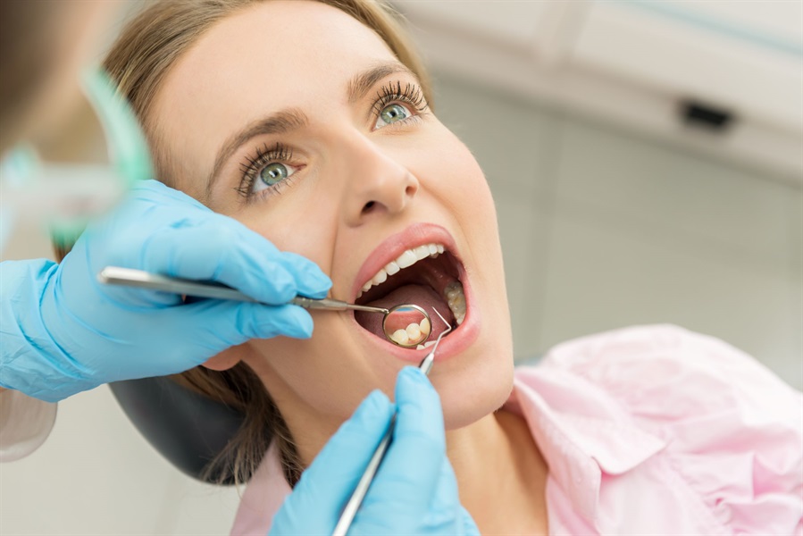 How to Keep Your Teeth and Gums Dentist Clean from the Comfort of Your Own Home