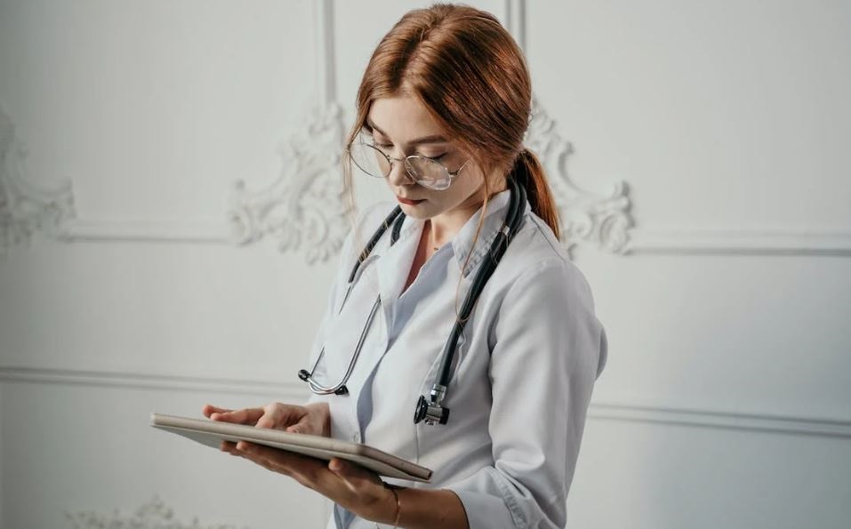 The Qualities A Nursing Assistant Needs To Possess