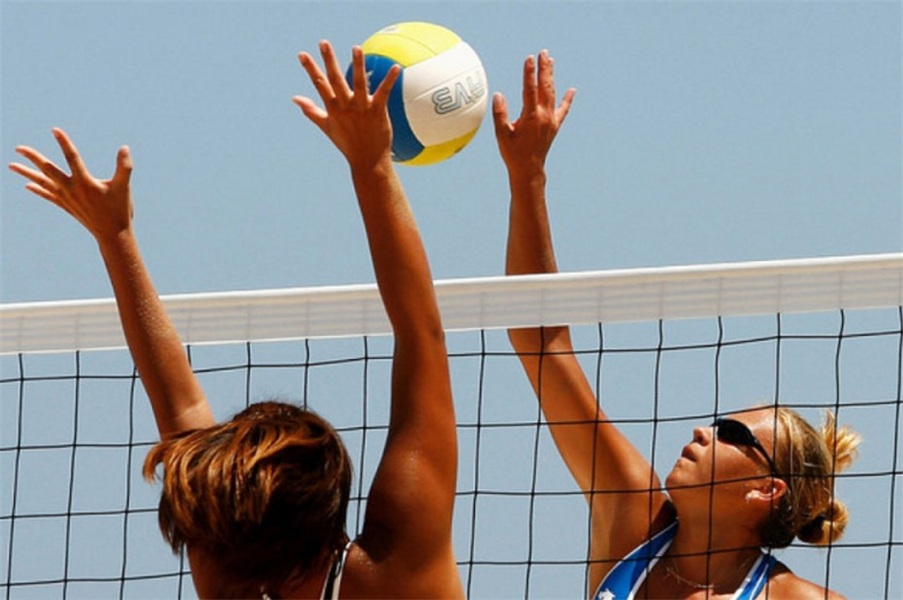 The Difference Between Beach Volleyball and Traditional Volleyball: Rules, Strategies, and Features