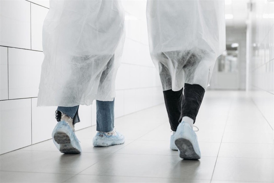 The Role of Shoe Covers in Preventing Cross-Contamination in Healthcare