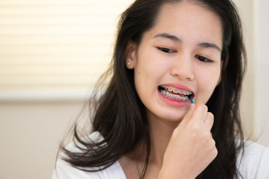 Handling Common Orthodontic Issues at Home Without Panic